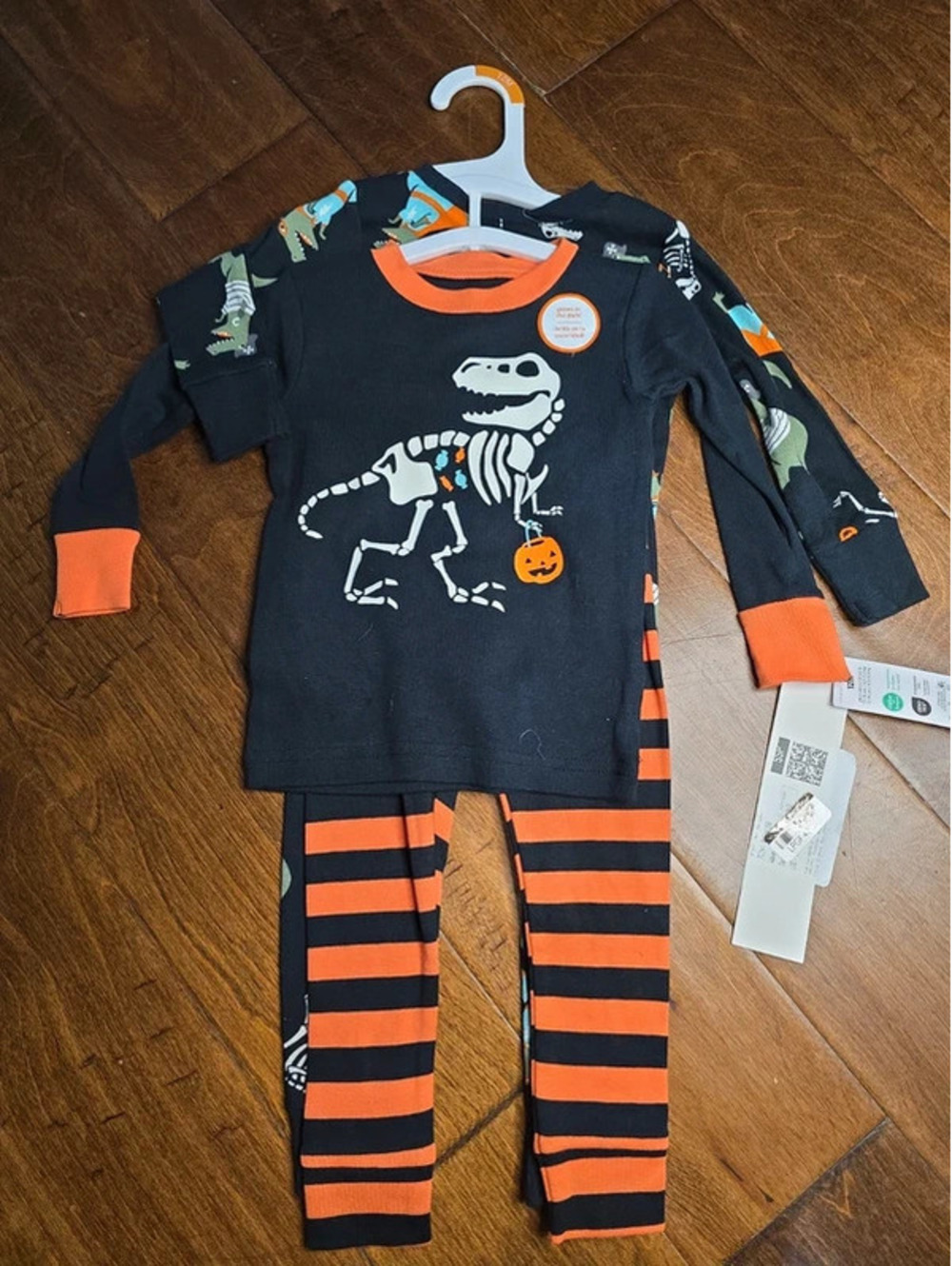 12m brand new halloween pajamas from carter's item. 626G8